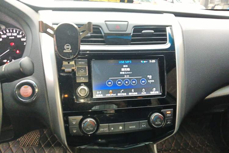 Used Nissan Teana 2016 Revised Version 2.0L XL Comfort Edition Audio And AC Panel