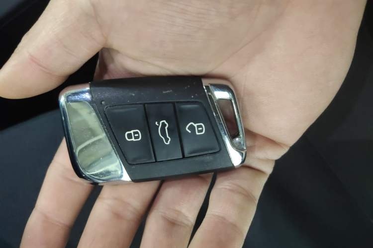 Used Volkswagen Magotan 2019 330TSI DSG Luxury Version China VI Standard Vehicle Key