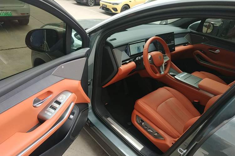 Used BYD Tang L 2025 DM 175KM Drone Player Edition Driver Seat