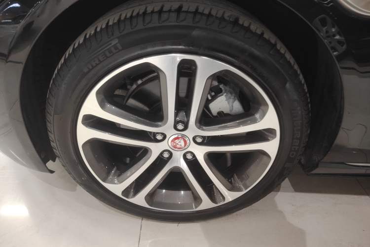 Used Jaguar XEL 2022 2.0T 250 PS R-DYNAMIC S Advanced Sport Edition Left Front Wheel Hub