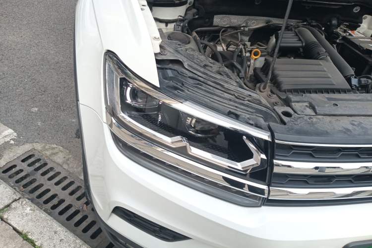 Used Volkswagen Tharu 2021 280TSI Two-Wheel-Drive Luxury Plus Edition Right Front Headlight