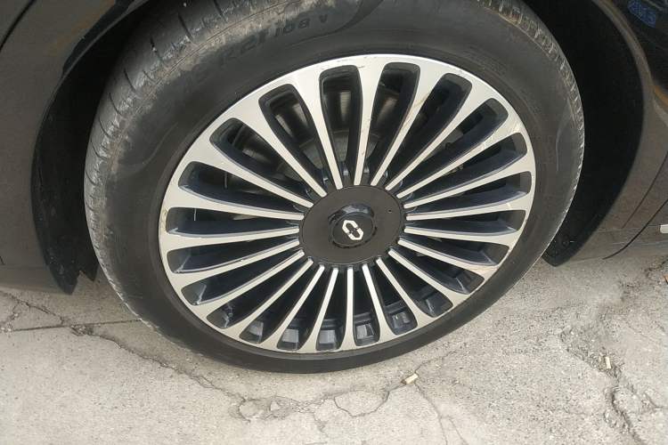 Used Hima AITO M9 2024 All-Electric Ultra Version 100 kWh 5-Seater Model Left Front Wheel Hub