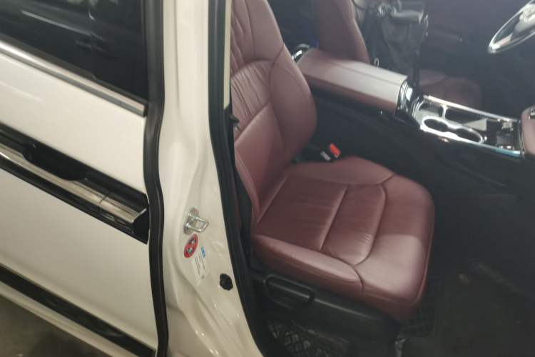 Used Honda Elysion 2022 2.0L eHEV Prestige Edition Right Front Seat