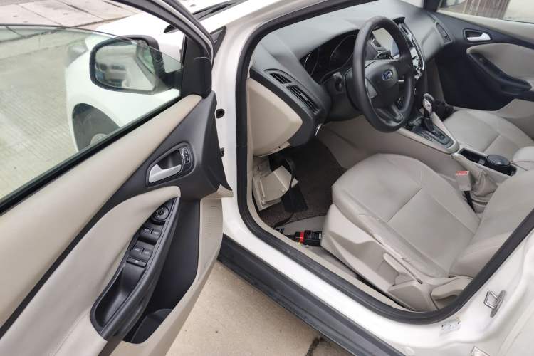 Used Ford Focus 2015 Sedan 1.6L Automatic Comfort Model Driver Seat