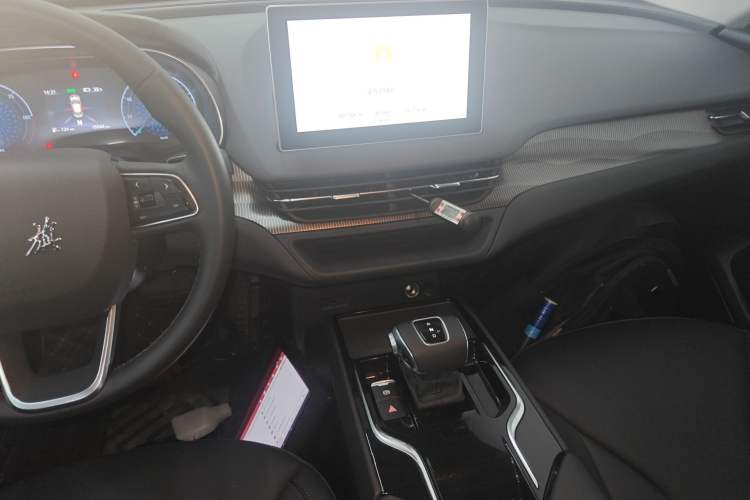 Used Hongqi E-QM5 2023 Base Travel Edition
