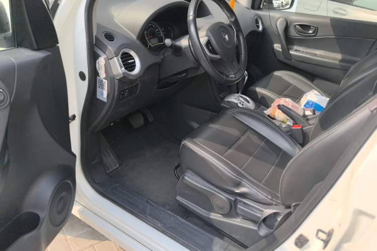 Used Renault Koleos 2014 Revised Version 2.0L Two-Wheel Drive Standard Edition Driver Seat