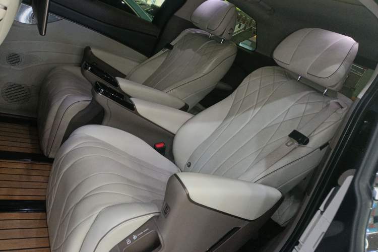 Used Denza D9 2022 DM-i 970 Four-Wheel Drive Prestige Model