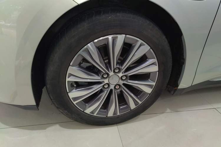 Used Hongqi E-QM5 2022 431 km Charge & Enjoy Edition