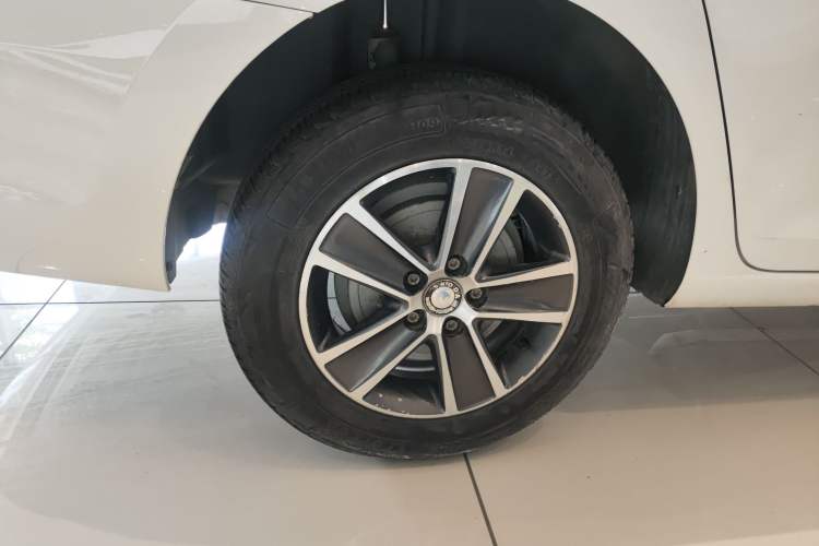 Used Volkswagen Santana 2015 1.6L Automatic Fashion Edition Right Rear Wheel Hub