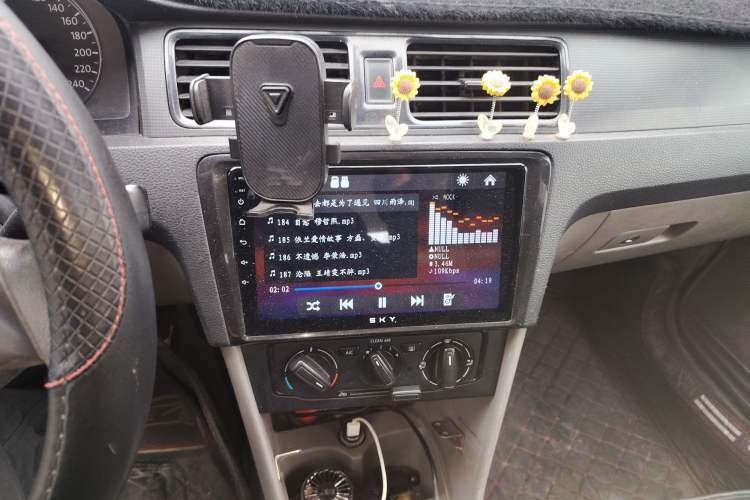 Used Volkswagen Santana 2016 1.6L Manual Fashion Edition Audio And AC Panel