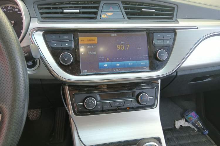 Used Geely Auto Emgrand GL 2017 1.8L Manual Elite Model Audio And AC Panel