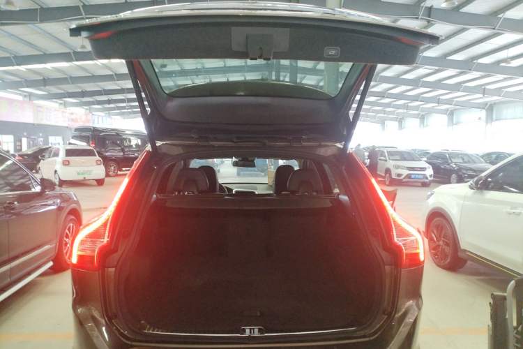 Used Volvo XC60 2016 T5 Smart Version Trunk