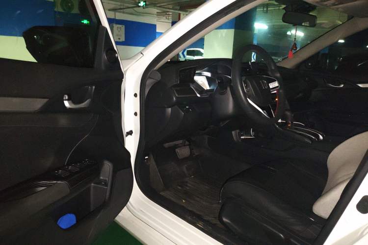 Used Honda Civic 2016 220TURBO CVT Luxury Edition
