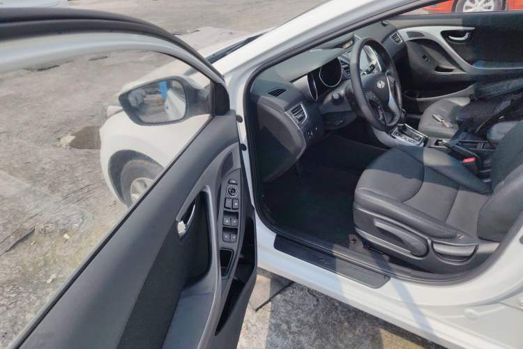Used Hyundai Elantra (5th Generation / Langdong) 2016 1.6L Automatic Prestige Model
