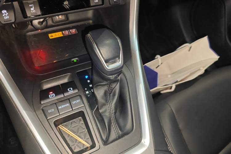 Used Toyota RAV4 2023 2.0L CVT Two-Wheel Drive Fashion Plus Edition
