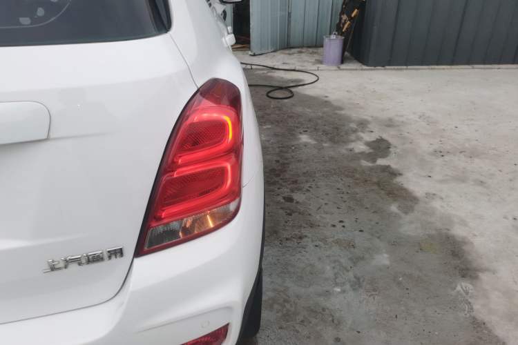 Used Chevrolet Trax 2017 1.4T Automatic Two-Wheel Drive Luxury Version Exterior 3