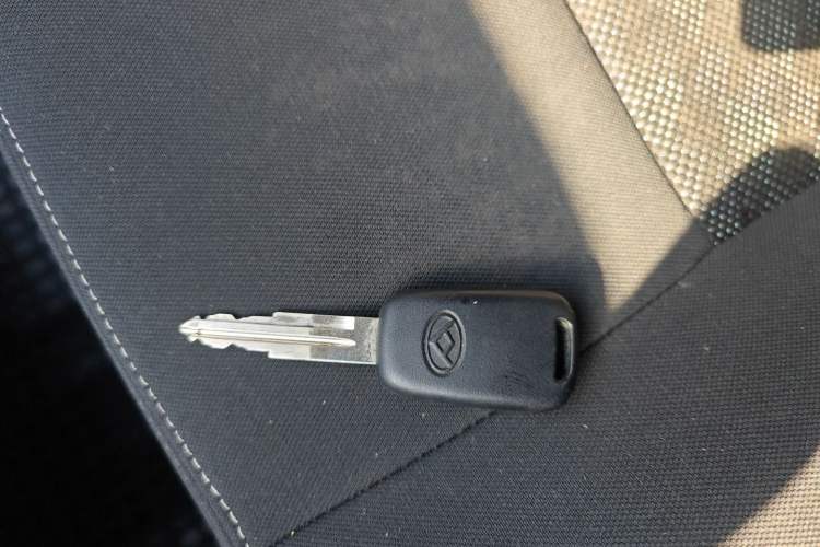 Used SAIC MAXUS Xintu V80 2023 2.0T Manual Classic Aoyuntong Long Wheelbase Mid-Height 6/7/8/9-Seater