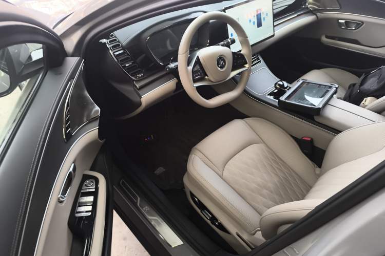 Used BYD Han 2025 EV with 701 km of Laser Radar-Enabled Intelligent Driving
