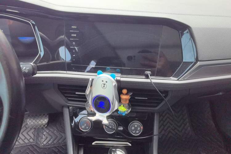 Used Volkswagen Sagitar 2021 200TSI DSG Comfort Connect Edition Audio And AC Panel