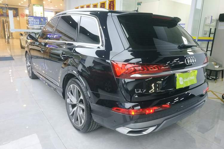 Used Audi Q7 2021 55 TFSI quattro S line Sport model