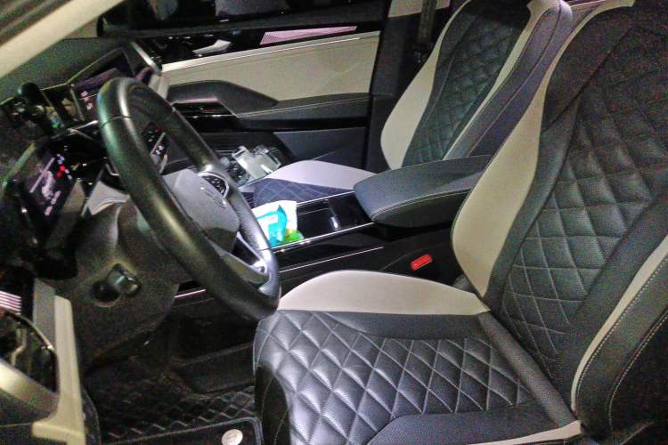 Used Volkswagen ID.6 CROZZ 2022 Long-Range Lite PRO Edition Left Front Seat