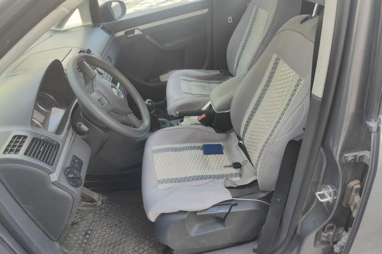 Used Volkswagen Touran 2015 1.4T Manual Fashion Edition 5-Seater Left Front Seat