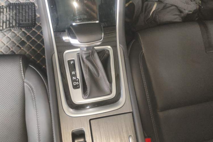 Used CHANGAN Ruicheng CC 2021 Blue Whale Edition 1.5T DCT Luxury Model Gear Lever