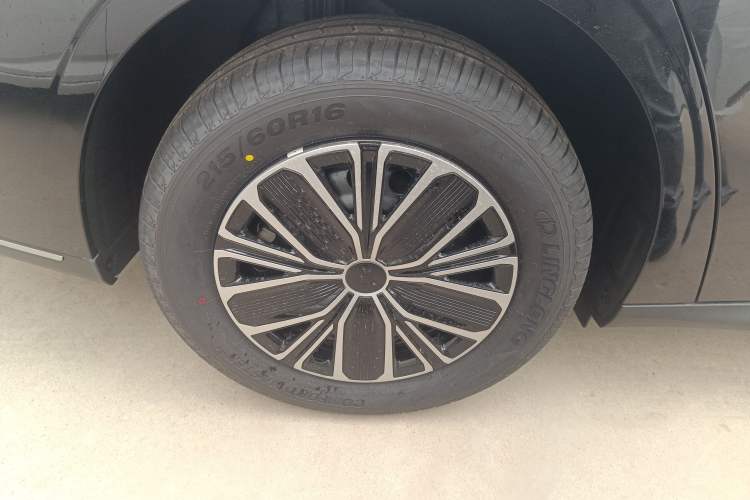 Used Geely Galaxy Stellar 6 2026 Model 125km Free-Style Edition Right Rear Wheel Hub