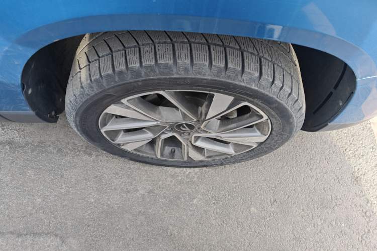 Used Jetta VS7 2020 1.4T Automatic Glory Edition Right Front Wheel Hub