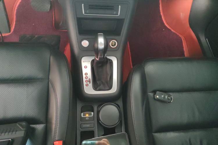 Used Volkswagen Tiguan 2015 1.8TSI Automatic All-Wheel-Drive Luxury Model Gear Lever