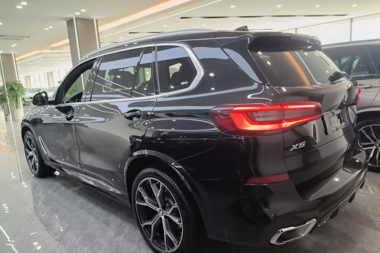 Used BMW X5 2022 xDrive 40Li M Sport Package