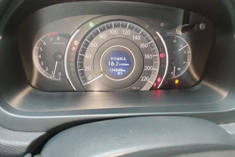 Used Honda CR-V 2015 2.4L two-wheel drive luxury version Odometer Close Up