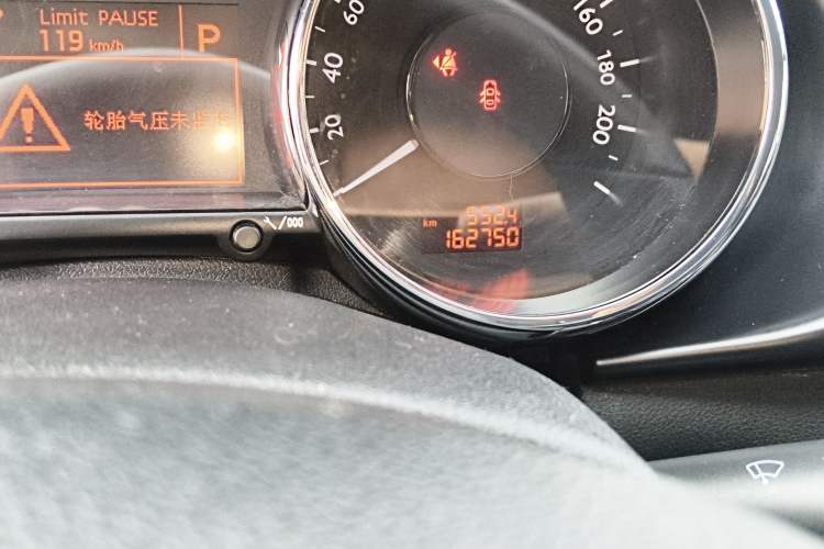 Used Peugeot 3008 2015 1.6THP Automatic Prestige Edition Odometer Close Up