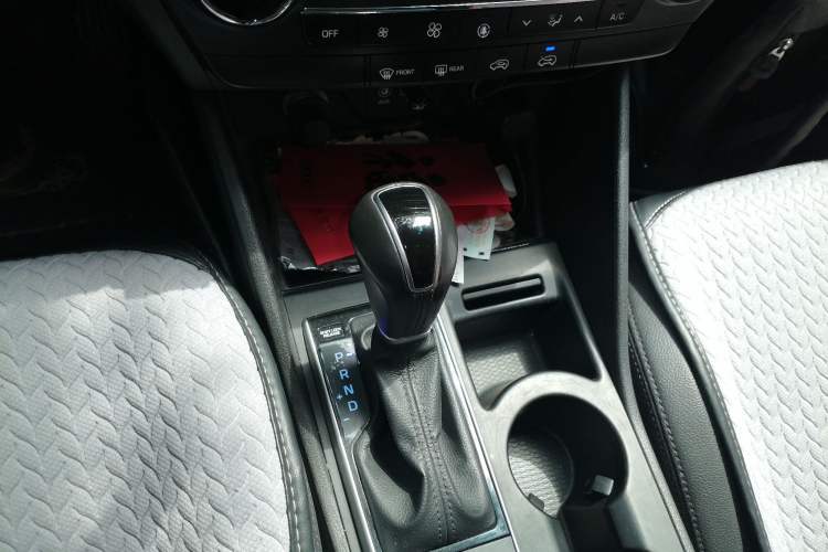 Used Hyundai Tucson 2018 1.6T Dual-Clutch Two-Wheel Drive 15th Anniversary Special Edition Gear Lever
