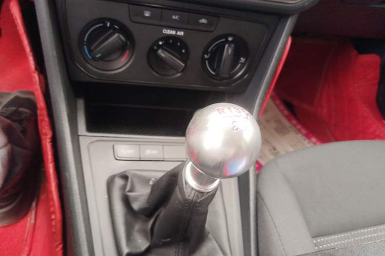 Used Volkswagen Lavida 2018 Classic 1.5L Manual Fashion Edition China VI Standard Gear Lever