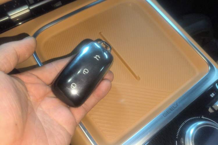 Used Geely Galaxy Xingjian 7 EM-i 2025 120km Launch+ Version Interior 1