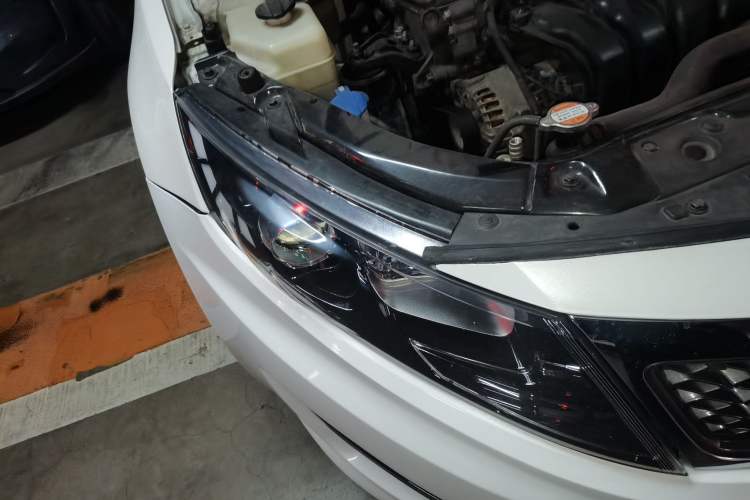 Used Kia K5 2012 2.0L Automatic DLX Right Front Headlight