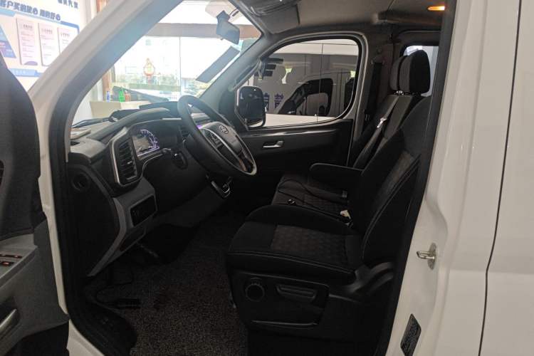 Used SAIC MAXUS Xintu V80 2024 Aoyuntong 6AMT Long Wheelbase Ultra-Low Roof 127 Ps Available in 6/7/8/9-Seater Configurations