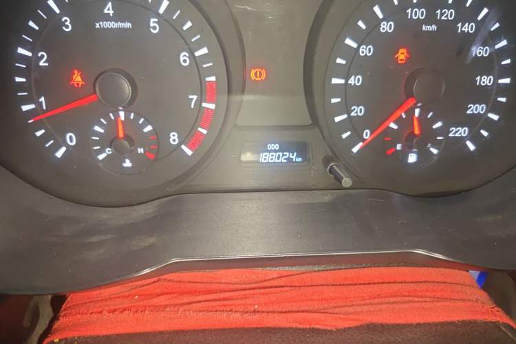 Used Haima Fumei 2014 M5 1.6L Manual Elite Model Odometer Close Up