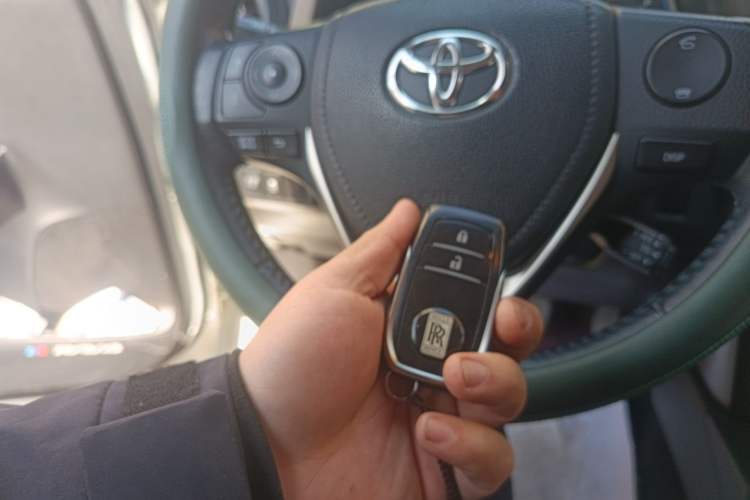 Used Toyota RAV4 2013 2.0L CVT Four-Wheel Drive New Edition