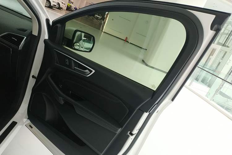 Used Ford Edge 2018 EcoBoost 245 Two-Wheel-Drive Titanium 7-Seater China VI Standard
