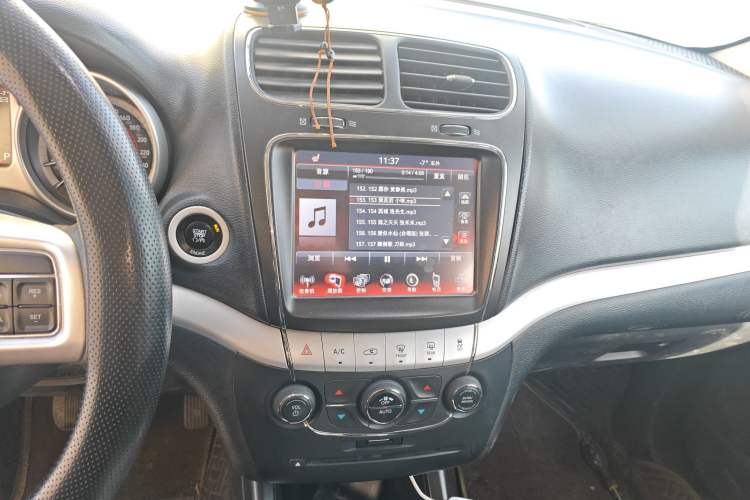 Used Dodge Journey 2013 2.4L Two-Wheel Drive Luxury Version