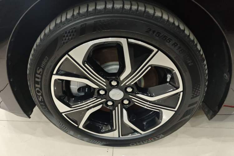 Used Hongqi E-QM5 2021 Online Booking Charging Basic Edition 5 Seats
