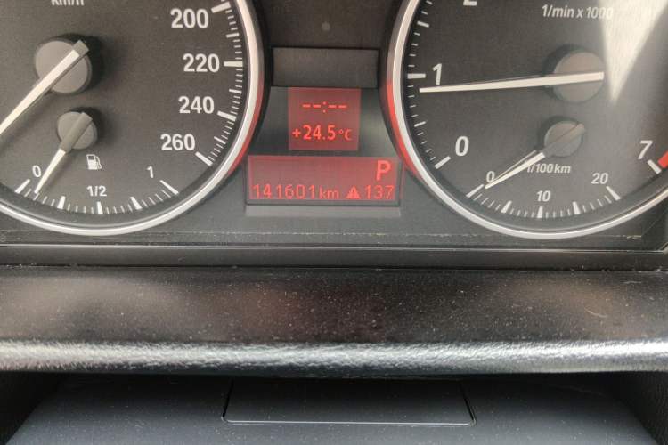 Used BMW X1 2012 sDrive18i Fashion Model Odometer Close Up