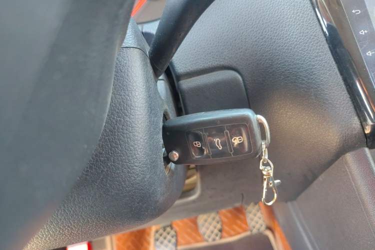 Used Volkswagen Polo 2016 1.4L Manual Fashion Model Interior 1