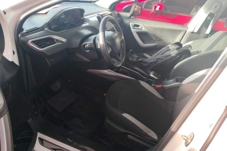 Used Peugeot 2008 2015 1.6L Automatic Playcool Edition
