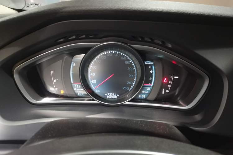 Used Volvo V40 2014 2.0T Zhiya Edition
