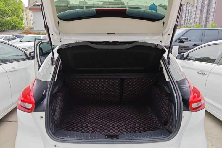 Used Ford Focus 2017 Hatchback 1.6L Automatic Comfort Plus SmartDrive Edition Trunk