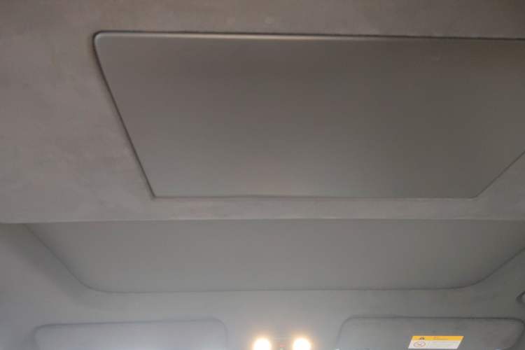 Used ONVO Luxeed L90 2025 Model—Max Six-Seater Version Headliner