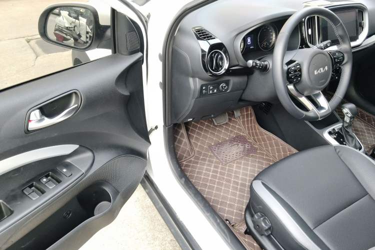 Used Kia kx1 Stonic 2021 1.4L CVT Fun Edition Driver Seat